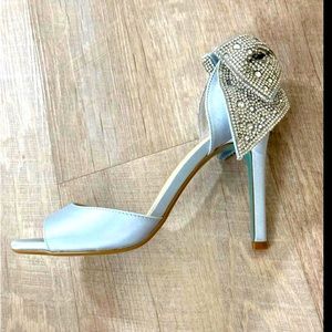 💙Betsey Johnson cloud blue Heels💙 size 7